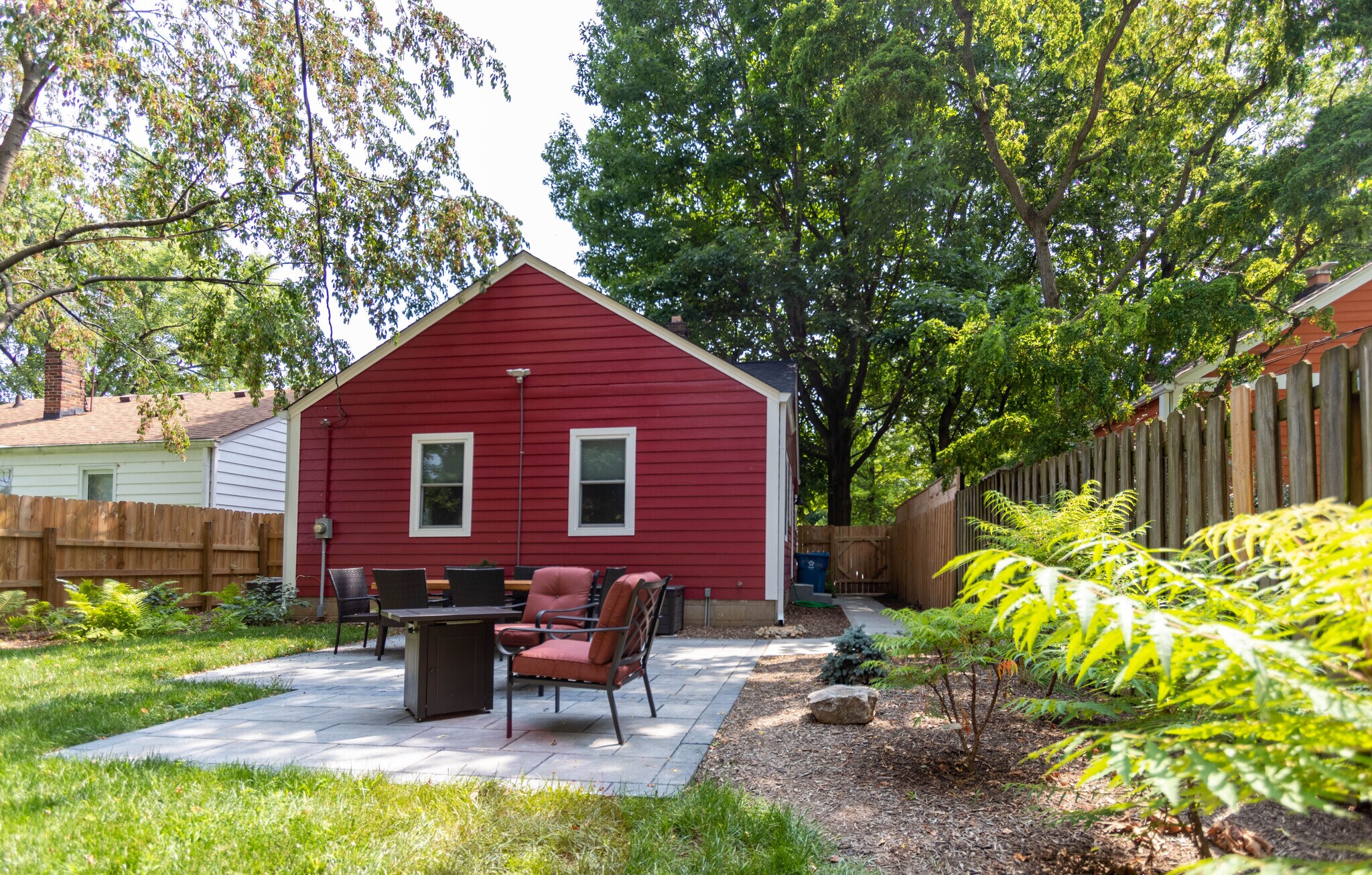 Building Photo - 5106 Rosslyn Ave