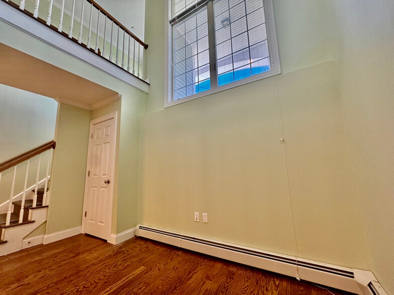 Building Photo - 56 Soundview St