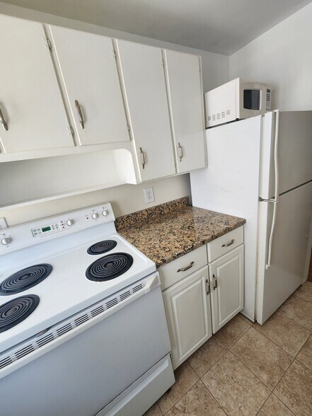 Building Photo - 505 E 28th Ave