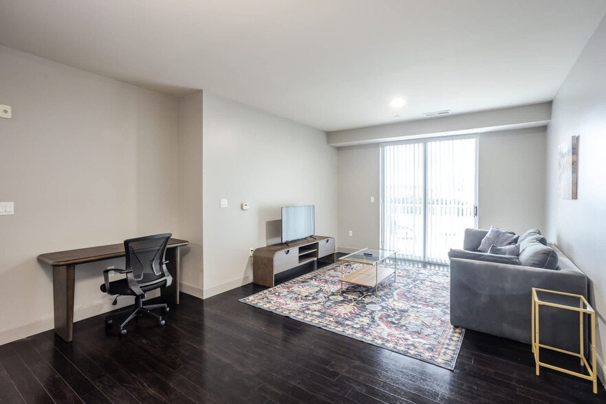 Building Photo - 121 E Freedom Way