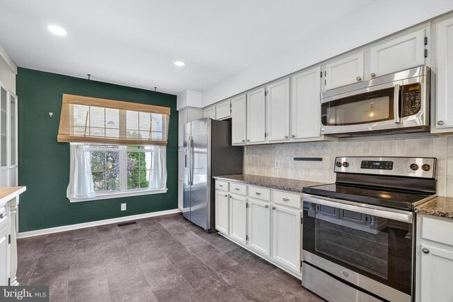 Building Photo - 7123 Gresham Ct E