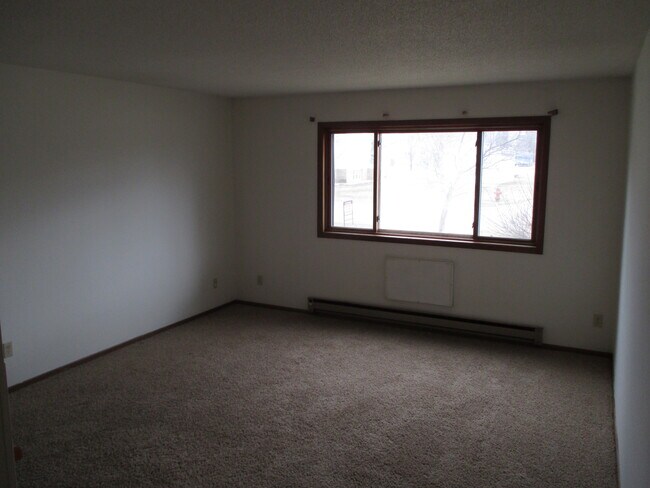 Building Photo - 124 4th Ave