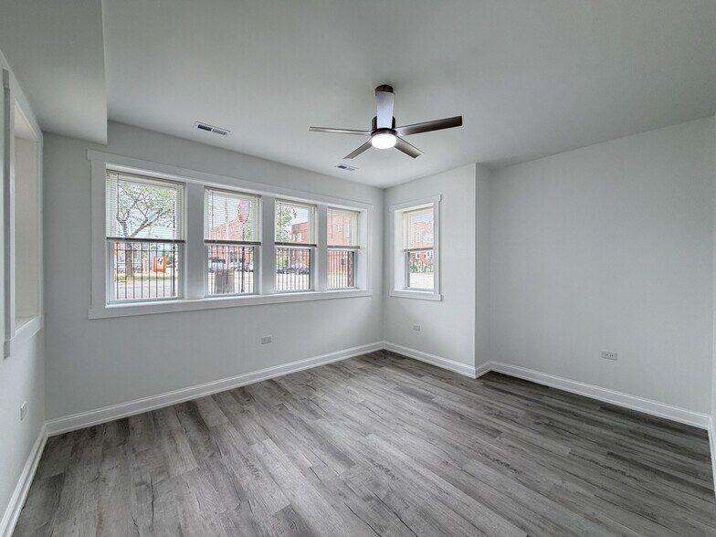 Building Photo - 3759 N Kimball Ave