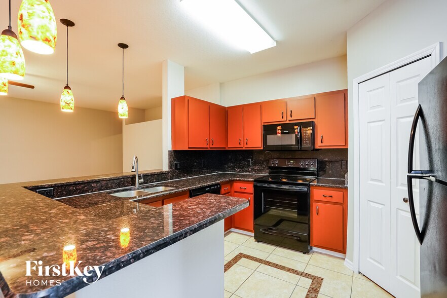 Building Photo - 806 Anza Ave