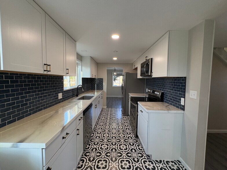 Building Photo - 2435 Piros Dr