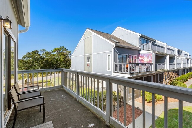 Building Photo - *** Golf Colony Surfside (Clean and Updated Fully Furnished, Medium Term Rental)***