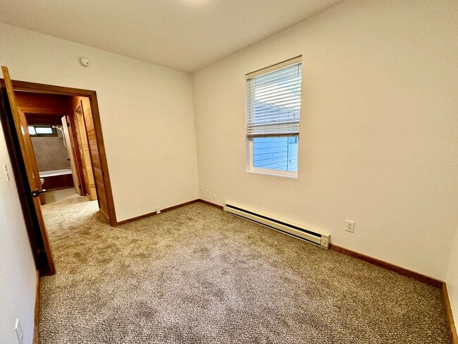 Building Photo - 1204 N Brooklane St