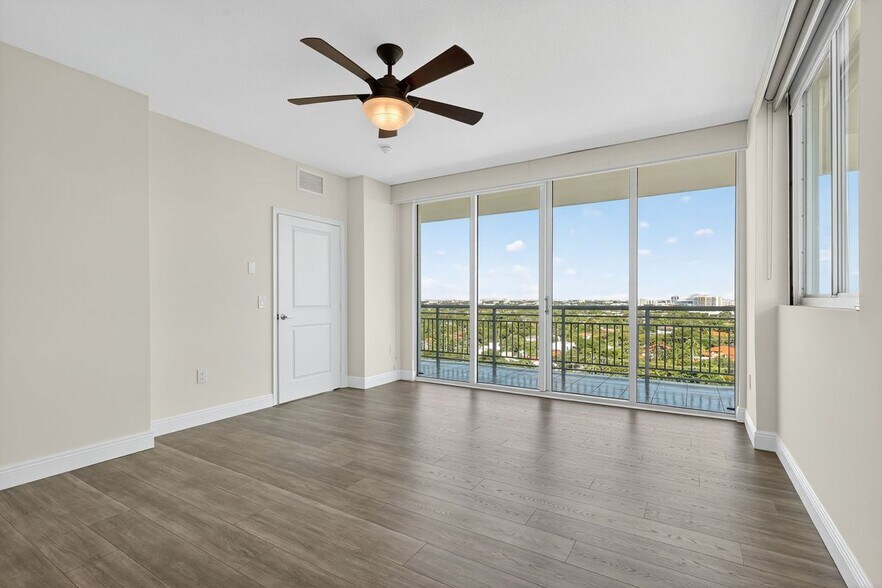 Building Photo - 2021 SW 3rd Ave