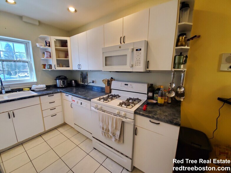 Building Photo - 162 Lake Shore Rd