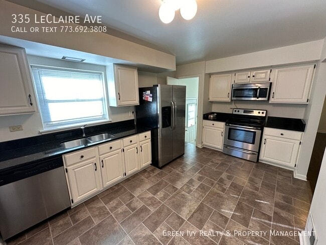 Building Photo - 335 Leclaire Ave