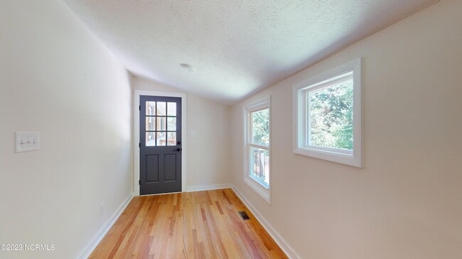 Building Photo - 505 W Rhode Island Ave