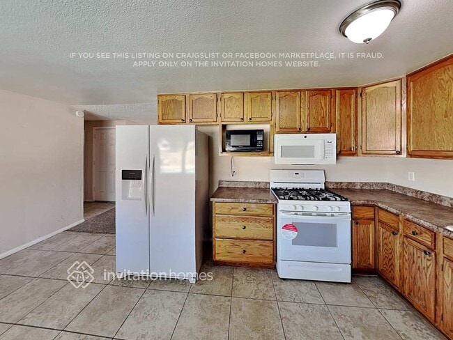 Building Photo - 6038 W Vernon Ave