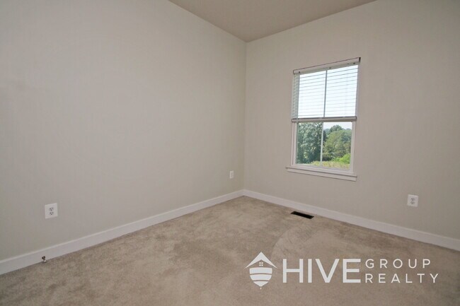 Building Photo - Spacious 4-Bed, 3.5-Bath with Garage!