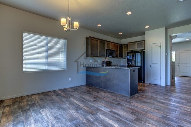 Building Photo - Beautiful 3 bed 2.5 bath Home in Post Falls