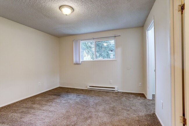 Building Photo - READY FOR YOU!! - Spacious upper 1 bedroom...