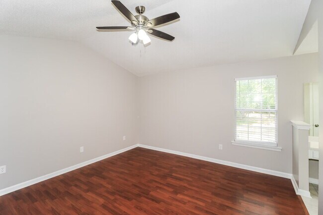 Building Photo - 5930 Garden Ridge Dr