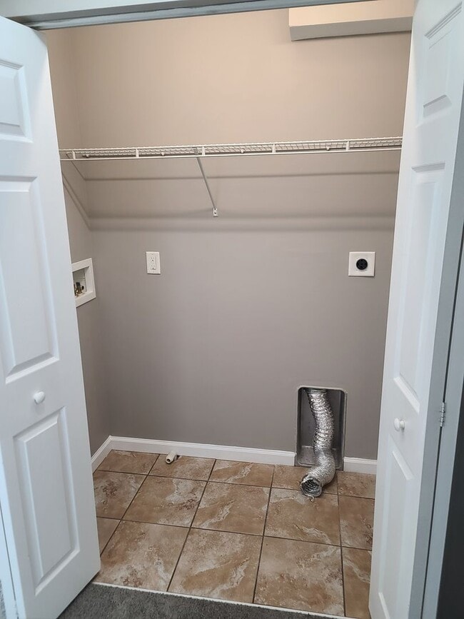 Building Photo - 3 Bedroom 2 1/2 bath Townhome for Rent in ...