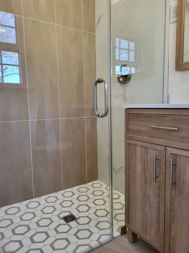 Building Photo - 3 bedroom in Coulwood