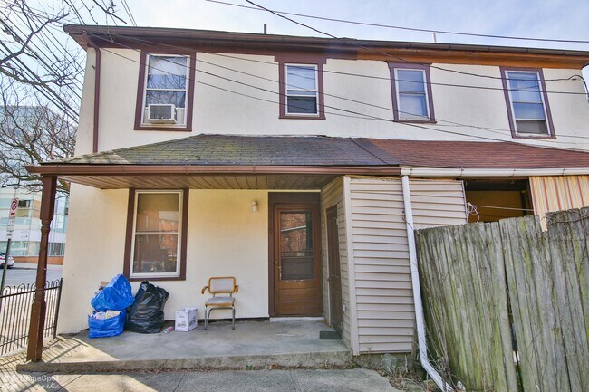 Building Photo - 419 Vine St