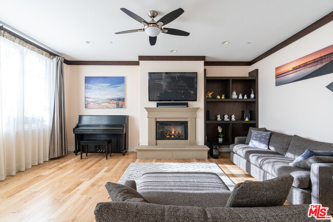 Building Photo - 6241 Crescent Park W