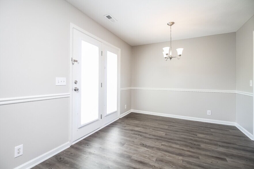Building Photo - 404 Glenmore Ct