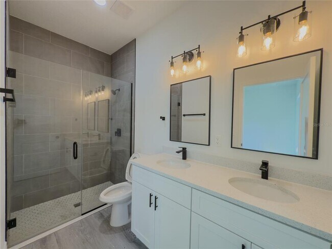 Building Photo - 2850 SW 140th Pl