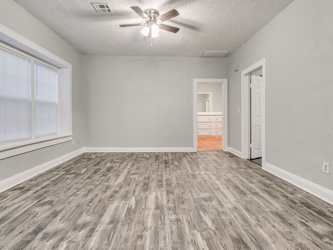 Building Photo - 3 Bedroom 1 Bath home in Shawnee!