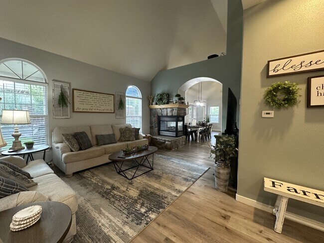 Building Photo - 442 Mediterranean Way