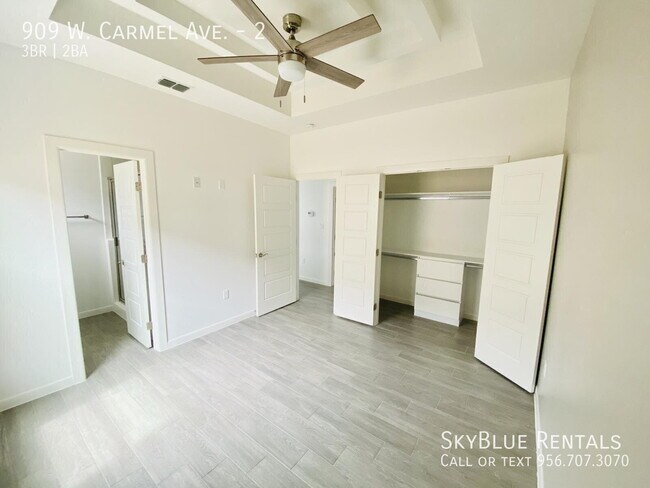 Building Photo - 909 W Carmel Ave