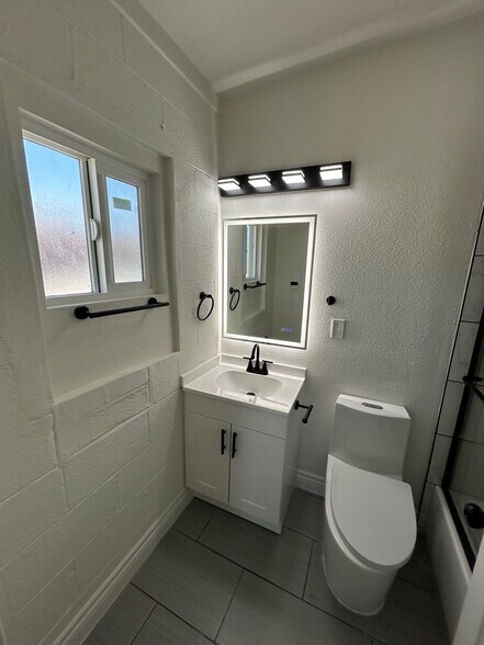 Building Photo - 210 W Monroe Ave