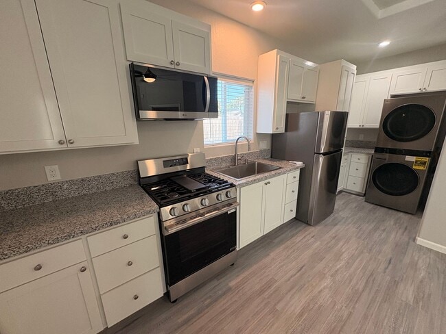 Building Photo - Upgraded 1 bed, 1 bathroom home in Visalia CA.