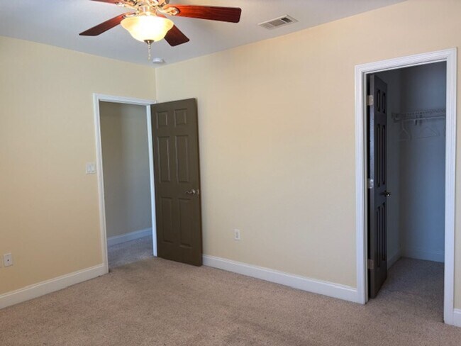 Building Photo - 532 Valparaiso Pkwy