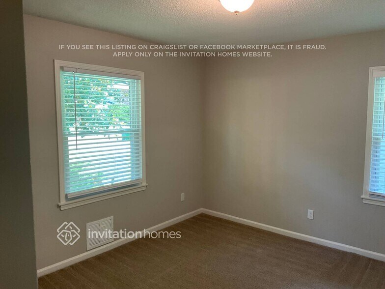 Building Photo - 1833 Rollingwood Dr SE
