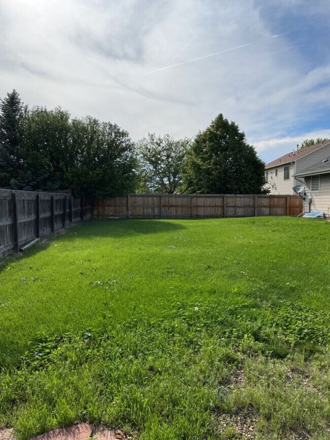 Building Photo - 4 Bed 2.5 Bath Home in Windsor