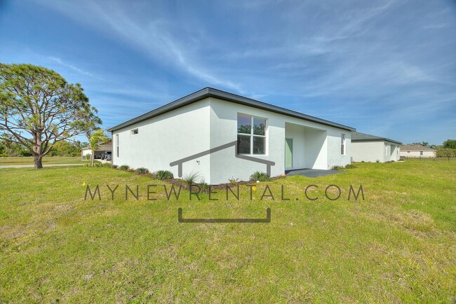 Building Photo - 25307 Alicante Dr