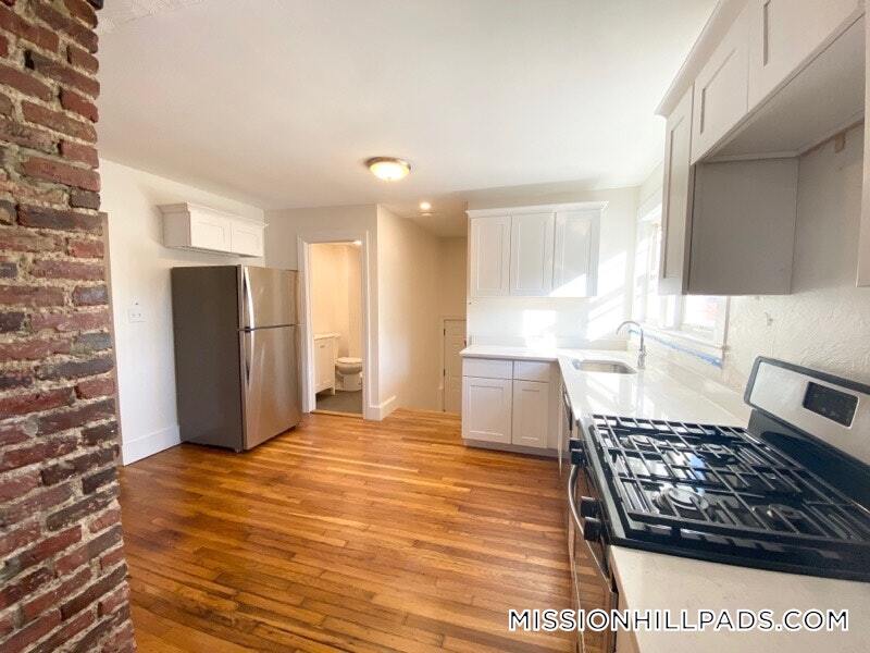 Building Photo - 183 Hillside St