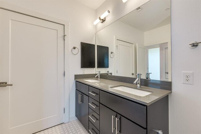 Building Photo - 2801 Dulce Ln