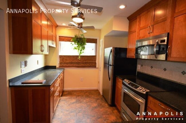 Building Photo - 40 Rockwell Ct