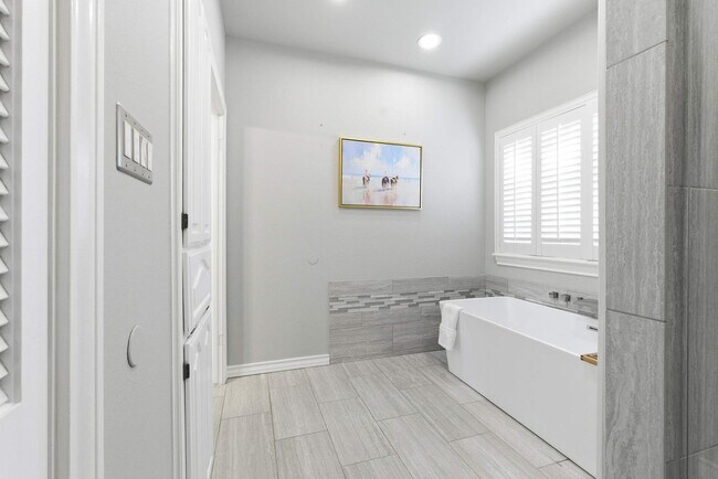 Building Photo - 12511 Chapel Bell St