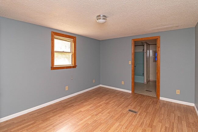 Building Photo - 2 Bedroom 2 Bath Doublewide in Dudley!