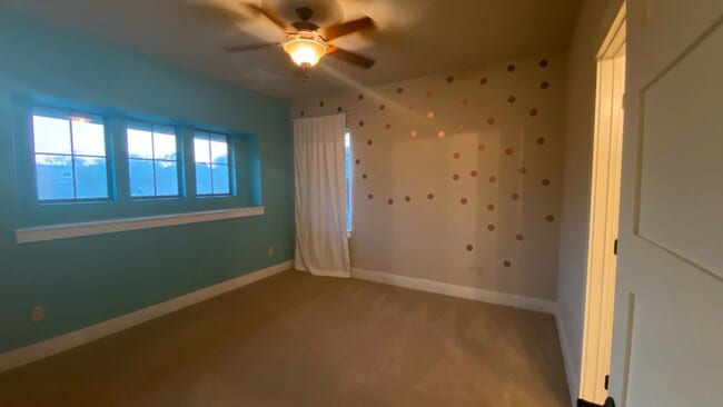 Building Photo - 926 E 54th St