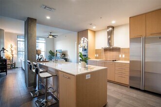 Building Photo - 2323 N Houston St