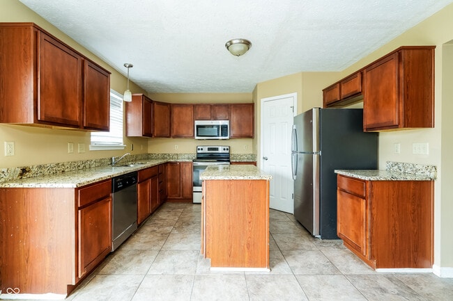 Building Photo - 2146 Rosswood Blvd