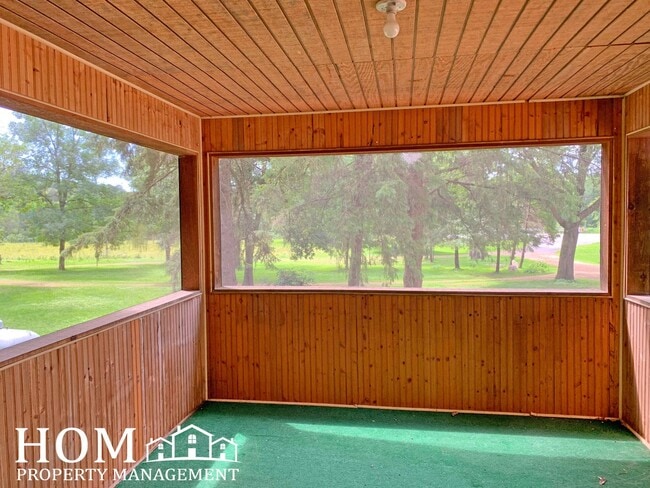 Building Photo - 4br/2ba Country House Available 7/1