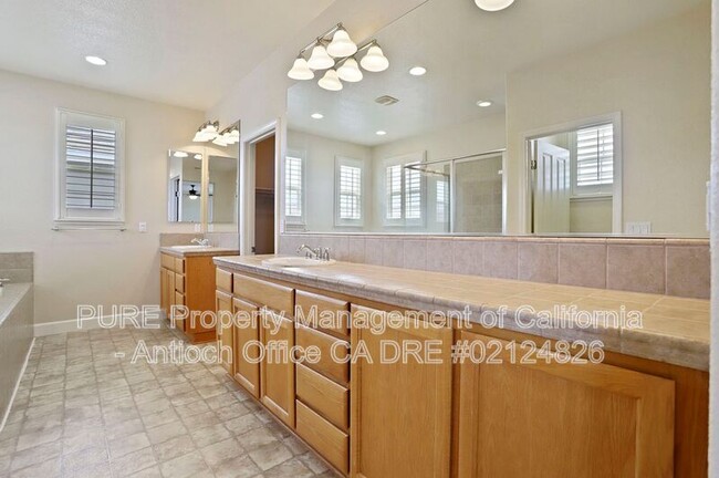 Building Photo - 4581 Bonraven Way