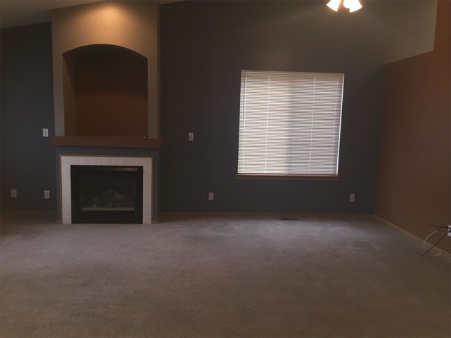 Building Photo - 915 E Galena St