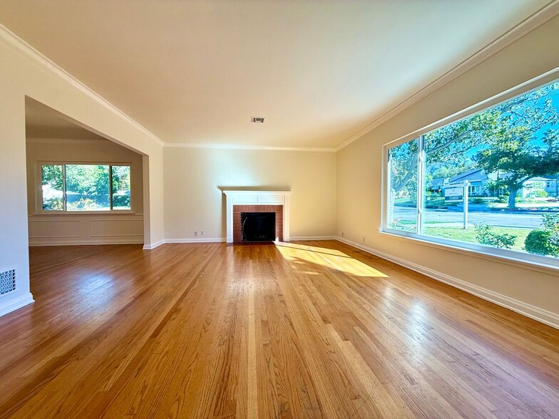 Building Photo - 1369 Norton Ave