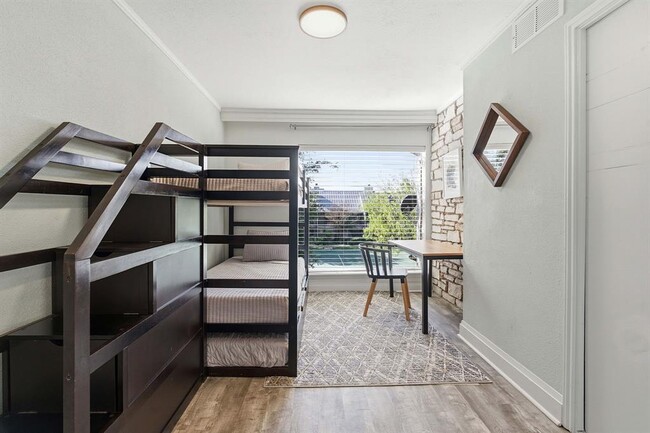 Building Photo - 112 World of Tennis Sq