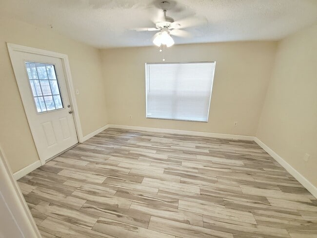 Building Photo - 3 Bedroom 2 Bath Home in Pinellas Park