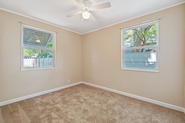 Building Photo - Charming 2/1 Home w/ Partially Fenced Yard in St. Cloud